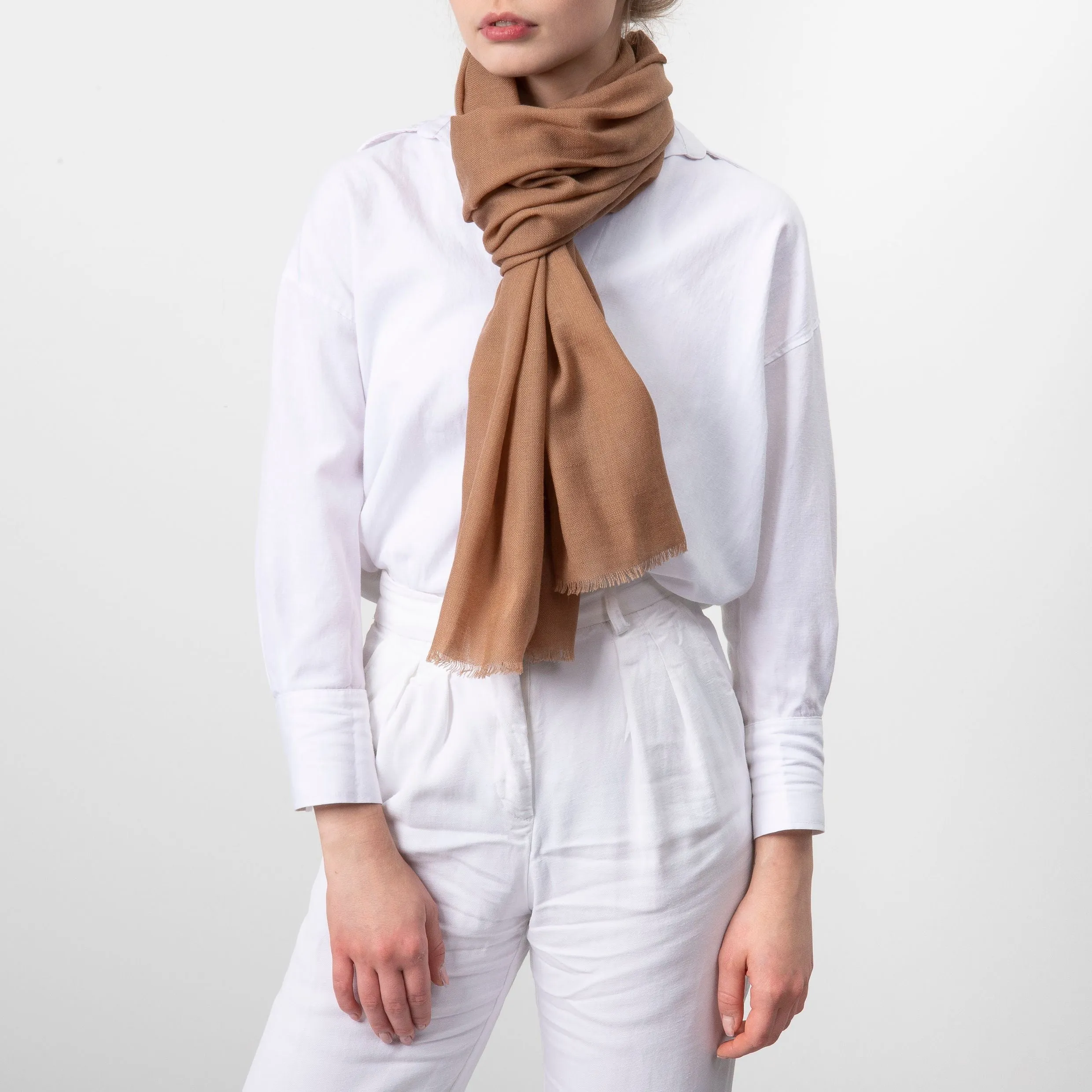 Cacharel CFG335Z-Long scraf Faustine Camel