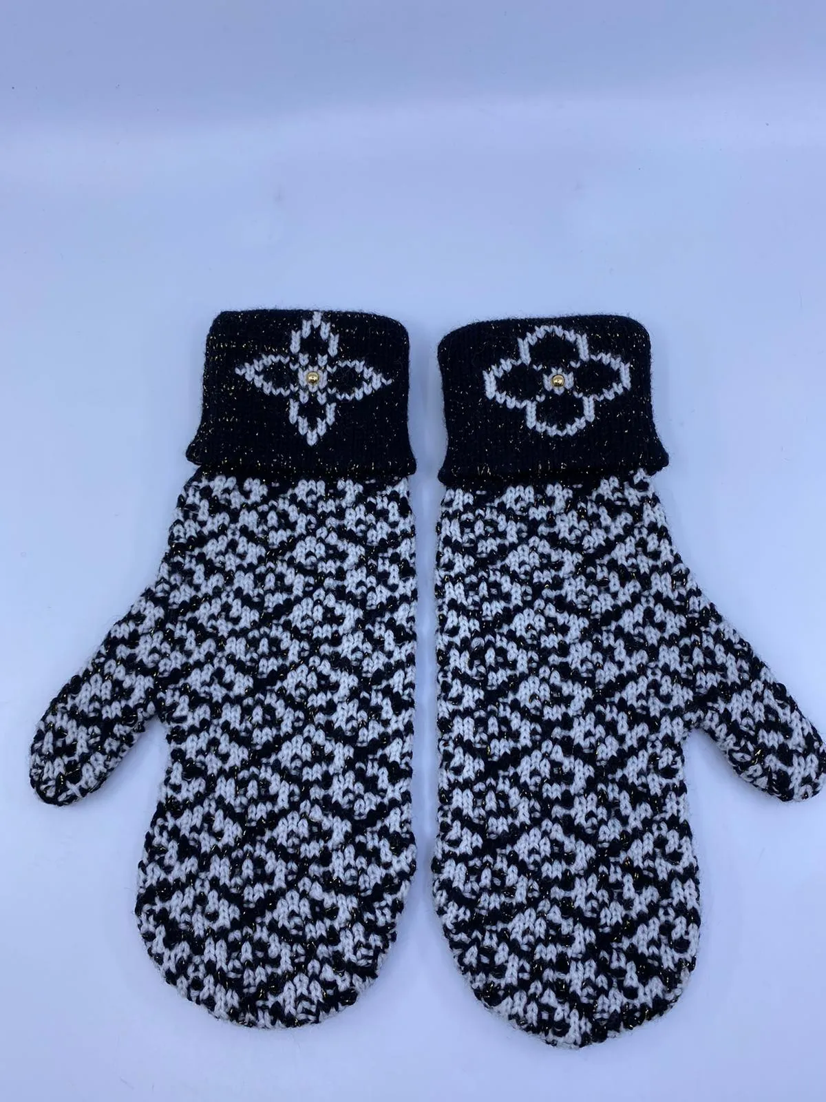 Miss LV Mittens