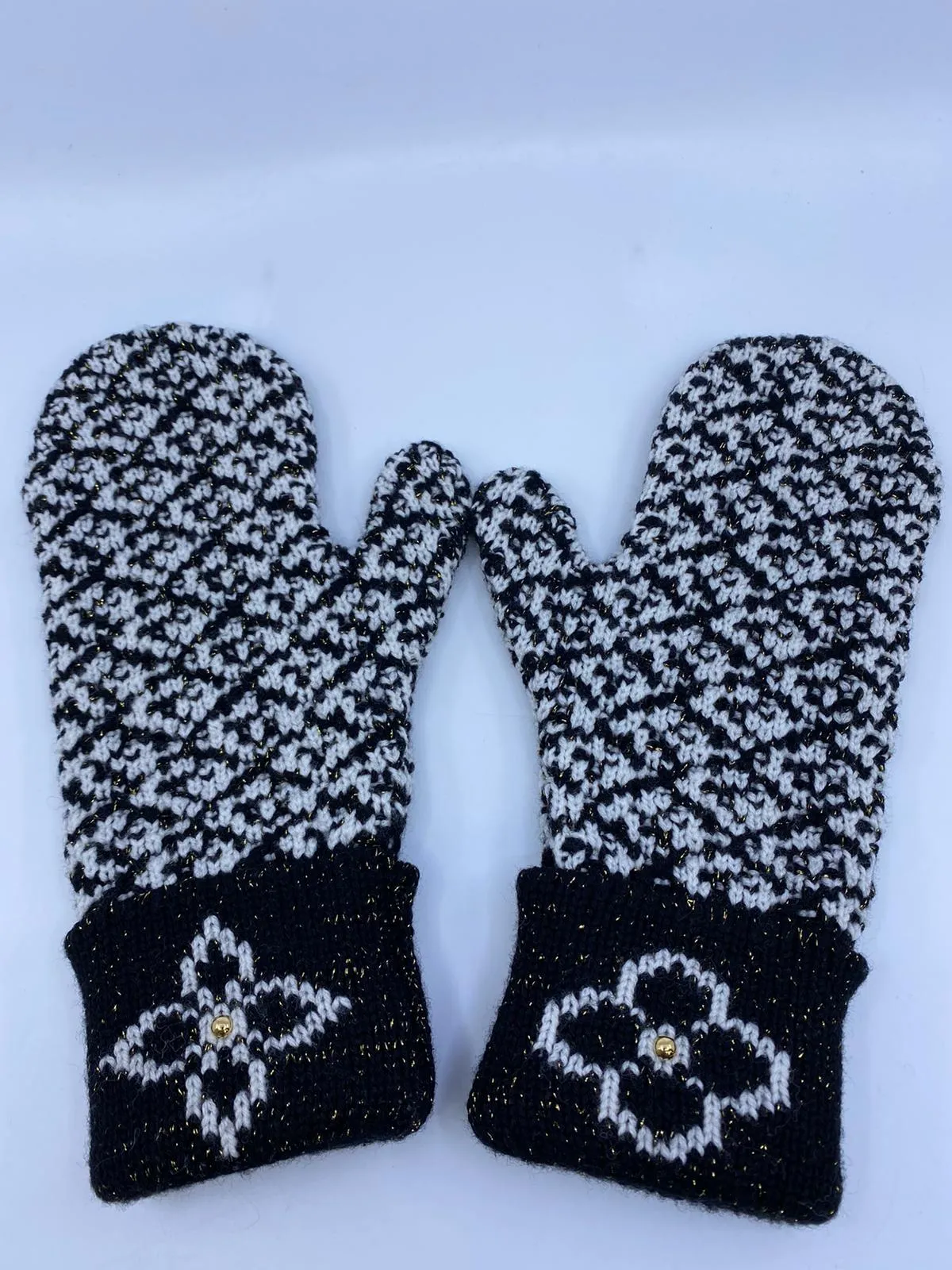 Miss LV Mittens