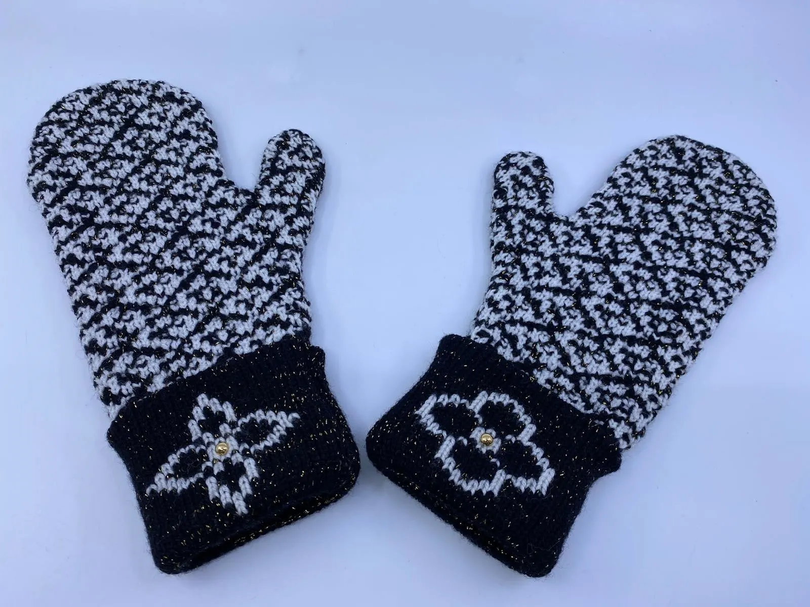 Miss LV Mittens