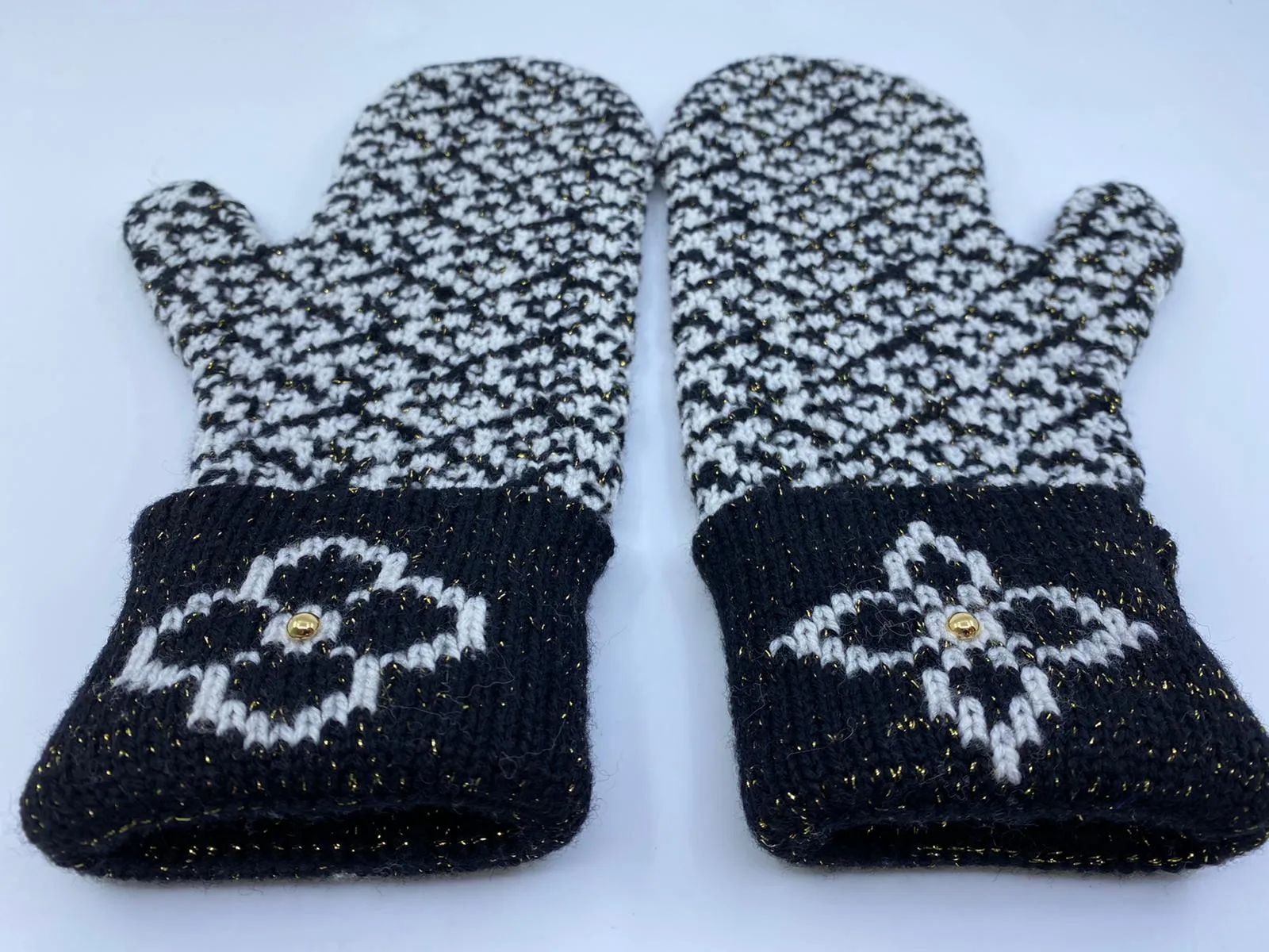 Miss LV Mittens