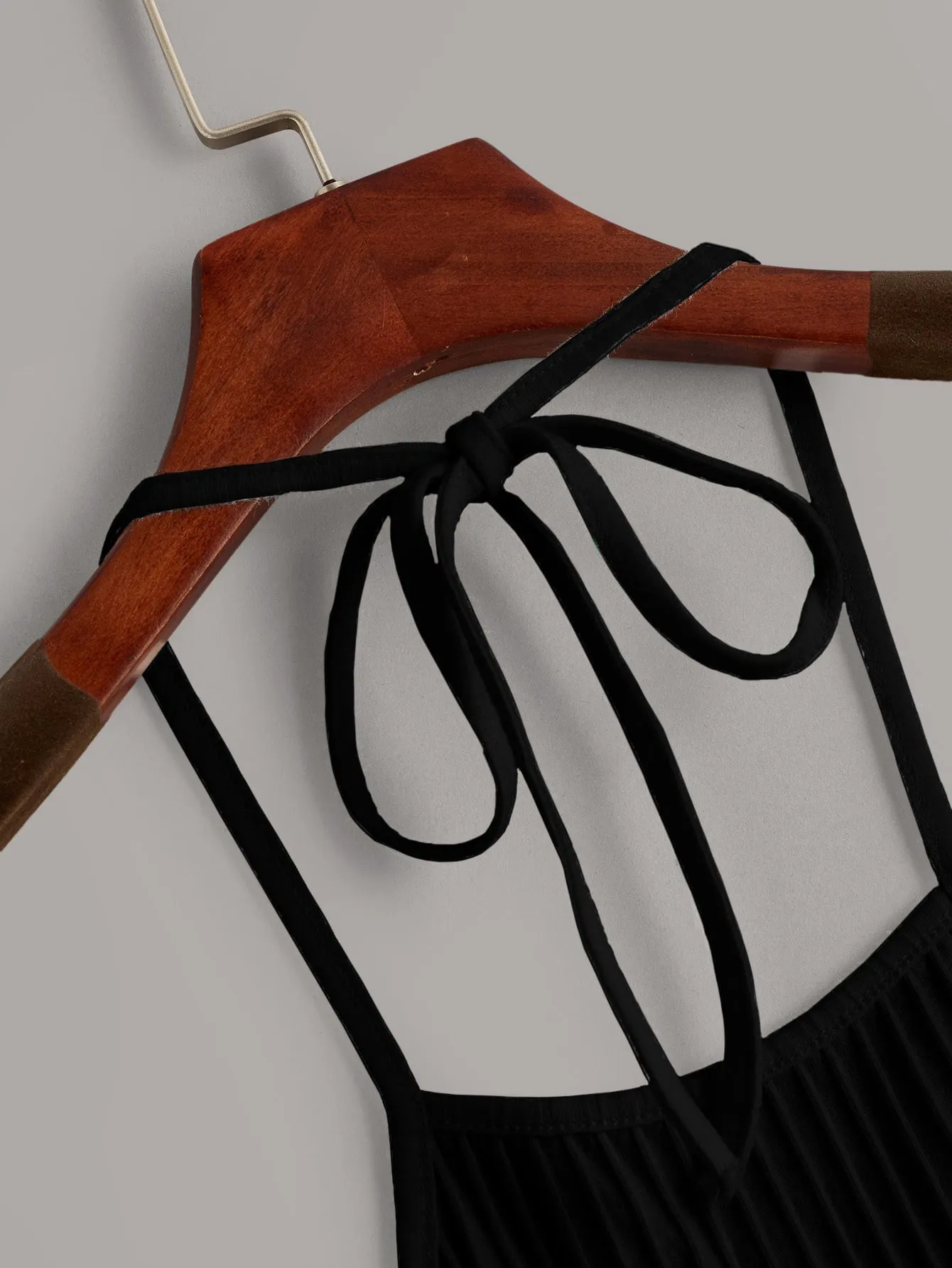 Qutie Solid Rib-knit Halter Top