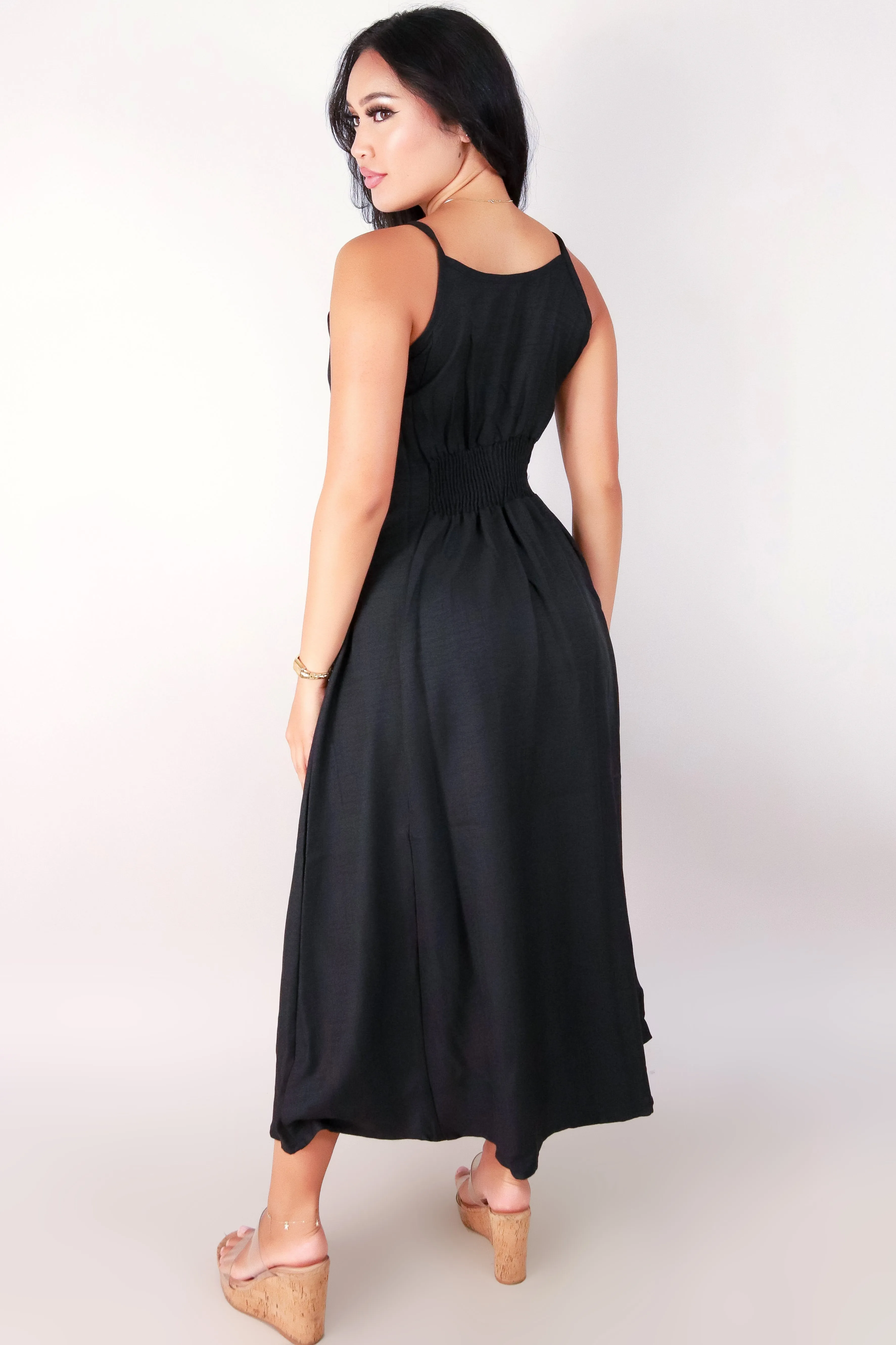 SLEEVELESS V-NECK MAXI DRESS