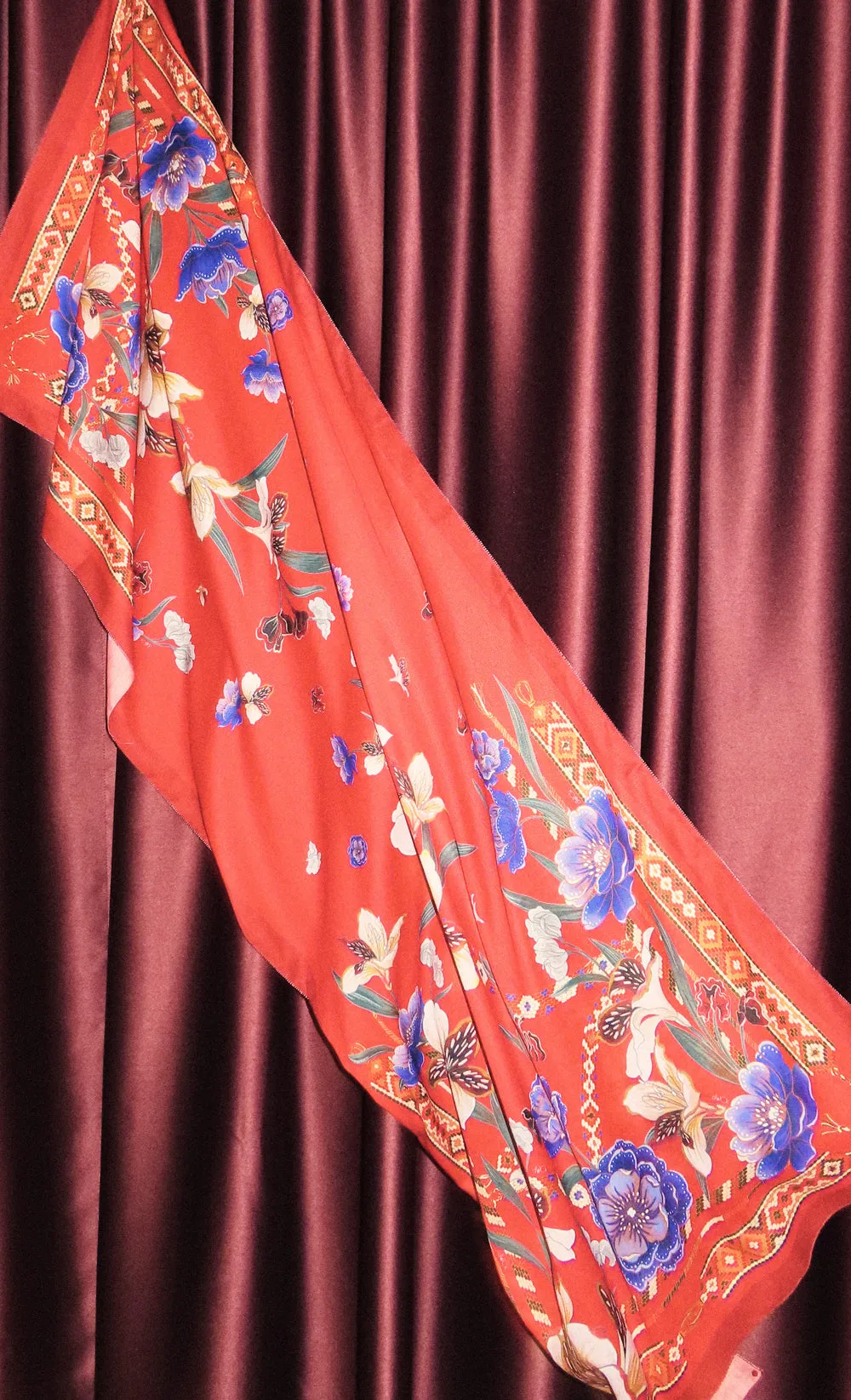 The Friendship dUCk Voile Shawl in Heart